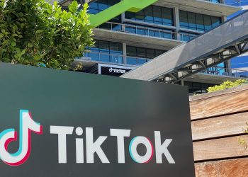 Shopping on Facebook, TikTok and other social media expected to hit over R16 trillion by 2025
