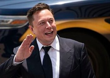Elon Musk makes offer to buy Twitter for R600 billion